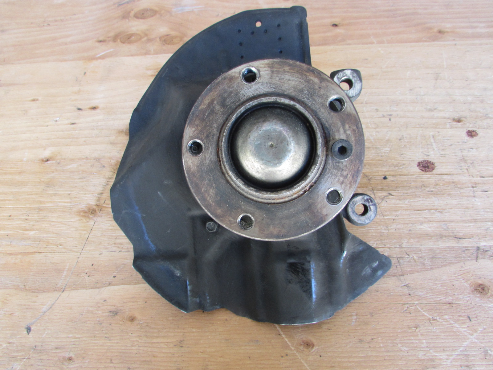 BMW Knuckle Hub Spindle King Pin, Front Left 31211096429 E46 E85